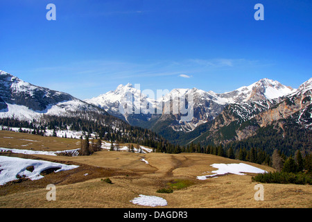 Blick auf Cristallo-Gruppe, Italien, Südtirol, Dolomiten, Naturpark Fanes-Sennes-Prags Stockfoto