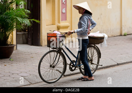 Straßenhändler in der Altstadt von Hanoi, Vietnam Stockfoto