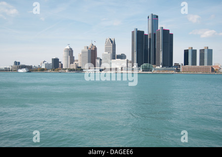 Stadt von Detroit Skyline aus Kanada, über den Detroit River genommen. Stockfoto
