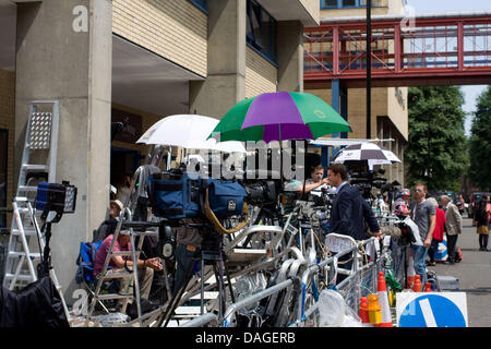 London, UK. 12. Juli 2013. Datenträger außerhalb des St. Marys Hospital, London umfasst die Geburt von Kate Middleton und Prinz William Baby Credit: Jay Shaw-Baker/Alamy Live News Stockfoto