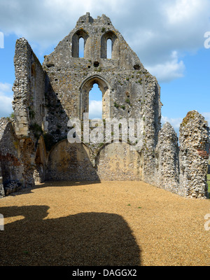 Innenansicht der Überreste des Gästehauses der Skelettteile Priory, Skelettteile, West Sussex, UK Stockfoto