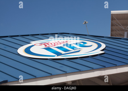 Miller Lite Logo sieht man in einer Bar auf der Henry W. Maier Festival Park (Summerfest Grounds) in Milwaukee Stockfoto