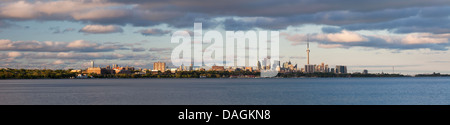 Toronto Skyline vom Humber Bay Park, Toronto, Ontario, Kanada. Stockfoto