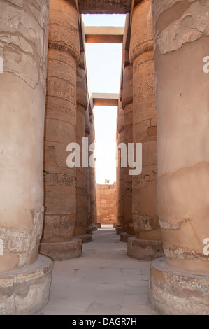 Spalten in der Perspektive des berühmten Karnak-Tempel in Luxor Stockfoto