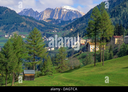 Blick von Buchenstein zum Falzarego-pass, Italien, Südtirol, Dolomiten Stockfoto