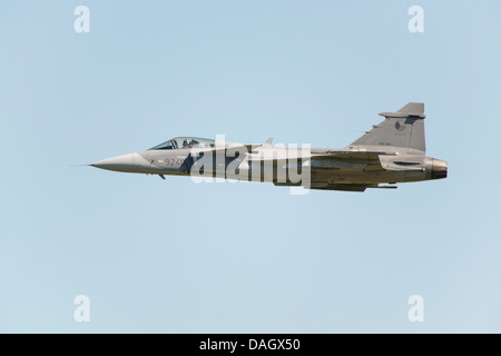 Saab JAQS39C Gripen Kampfjet der Tschechischen Luftwaffe während seiner beeindruckenden flying Display auf der Luftfahrtausstellung Waddington Stockfoto