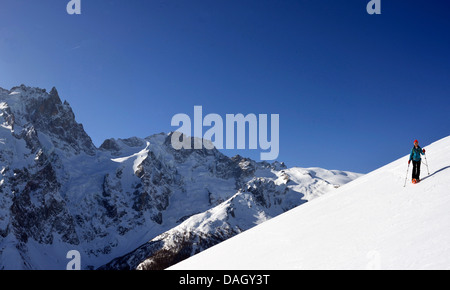 Schneeschuhwandern in La Meije (3983 m) im Massiv des Crins Bereich, Frankreich Stockfoto