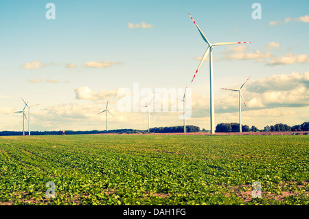 Ein Bild der Windturbine an sonnigen Tag Stockfoto