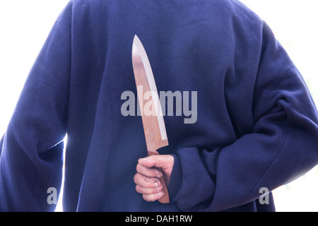 Hand mit Messer Stockfoto