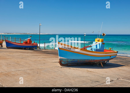 bunte Fischerboote im Hafen, Kassiesbaai, Arniston, Kap Agulhas, Western Cape, Südafrika Stockfoto