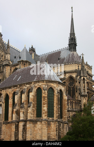 Die Kathedrale von Reims von der Ostseite, Reims, Marne, Champagne-Ardenne, Frankreich. Stockfoto