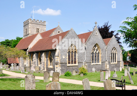 Berks - Sonning auf Themse - Pfarrei Kirche von St Andrew - viktorianischen aber mit einigen Funktionen von Norman - ländlich - Sommertag Stockfoto