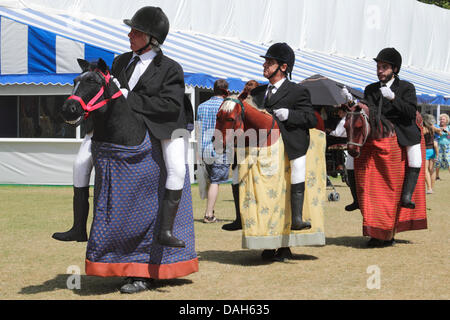 Henley-Oxfordshire-England 13. Juli 2013. Les Goulus französische Reiter im Roving Excentrica Theater am Henley Festival. Stockfoto