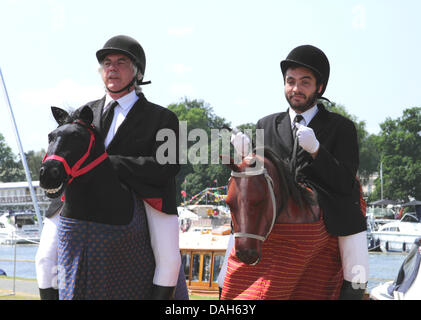 Henley-Oxfordshire-England 13. Juli 2013. Les Goulus französische Reiter im Roving Excentrica Theater am Henley Festival. Stockfoto