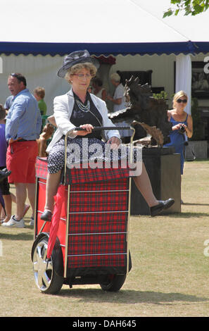 Henley-Oxfordshire-England 13. Juli 2013. Oma Turismo im Roving Excentrica Theater am Henley Festival. Stockfoto