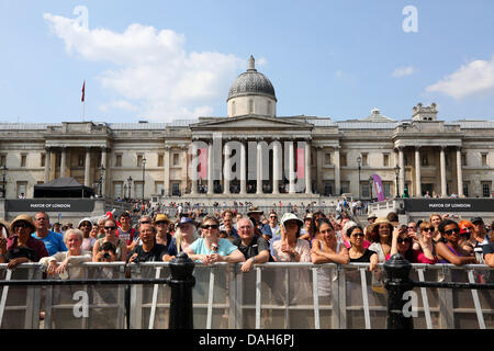 London, UK. 13. Juli 2013. London am Abend Standard bekommen Lesefestwoche in Partnerschaft mit NOOK, Trafalgar Square, London, England-Credit: Paul Brown/Alamy Live News Stockfoto