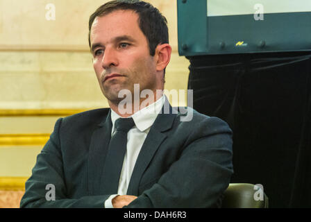 Paris, Frankreich. Internationale Wirtschaftskonferenz, die innovative Gesellschaft des 21. Jahrhunderts, « Be-noit Hamon' (französischer Bildungsminister) Stockfoto