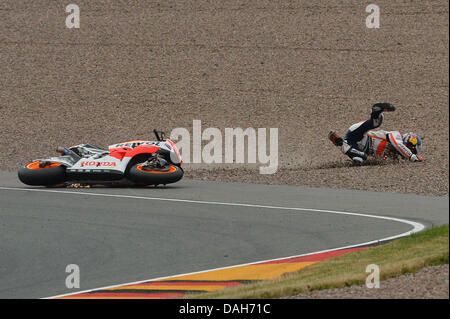 Oberlungwitz, Deutschland. 13. Juli 2013. Dani Pedrosa (Repsol Honda Team) fallen bei den Qualifyings am Sachsenring circuit Credit: Gaetano Piazzolla/Alamy Live News Stockfoto