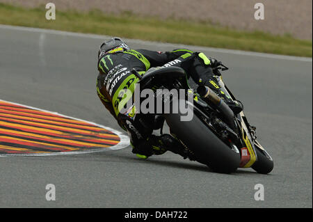 Oberlungwitz, Deutschland. 13. Juli 2013. Cal Crutchlow (Monster Yamaha Tech 3) während des Qualifyings auf Sachsenring Credit: Gaetano Piazzolla/Alamy Live News Stockfoto