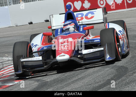 Toronto, Ontario, Kanada. 13. Juli 2013. Toronto, Ontario, Kanada, 13. Juli 2013. Takumo Sato (14) in Aktion während der Honda Indy Toronto an Exhibition Place, Toronto am 13. Juli. Gerry Angus/CSM/Alamy Live-Nachrichten Stockfoto