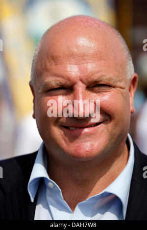 Bob Crow in der 129. Durham Miner Gala in Durham, England. Crow ist der Generalsekretär der National Union of Rail, Maritime und Transport Workers (RMT). Stockfoto