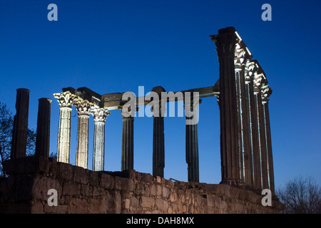 Evora Templo da Diana Roman Temple in der Dämmerung / Dämmerung / Nacht Evora Alentejo Portugal Stockfoto