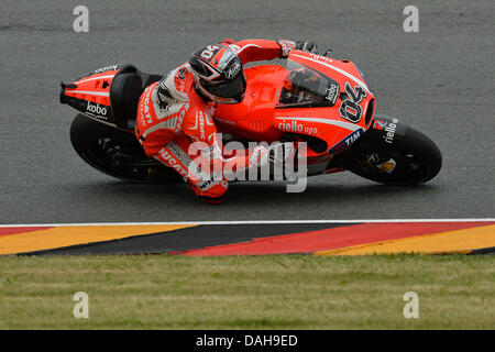 Oberlungwitz, Deutschland. 13. Juli 2013. Andrea Dovizioso (Ducati Team) bei der deutschen Motorradweltmeisterschaft aus dem Sachsenring-Rennstrecke. © Aktion Plus Sport/Alamy Live News Bildnachweis: Action Plus Sport Bilder/Alamy Live News Stockfoto