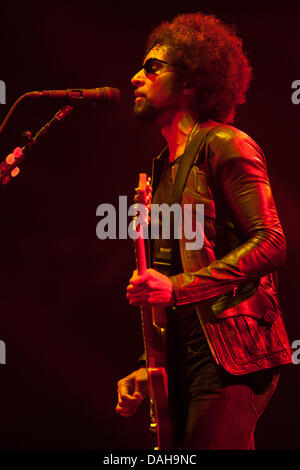 London Ontario, Kanada. Alice In Chains William DuVall führt mit der Band während eines Konzerts in der Budweiser-Gärten in London Ontario, Kanada am 11. Juli 2013.  DuVall ersetzt den ursprüngliche Sänger Layne Staley Bands nach seinem Tod im April 2002, was offenbar zu einer Drogen-Überdosis. Bildnachweis: Mark Spowart/Alamy Live-Nachrichten Stockfoto