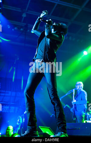 Alice In Chains William DuVall führt mit der Band während eines Konzerts in der Budweiser-Gärten in London Ontario, Kanada am 11. Juli 2013.  DuVall ersetzt den ursprüngliche Sänger Layne Staley Bands nach seinem Tod im April 2002, was offenbar zu einer Drogen-Überdosis. Stockfoto