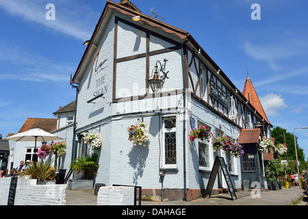 Die Swan Pub, Manor Road, Walton-on-Thames, Surrey, England, Vereinigtes Königreich Stockfoto