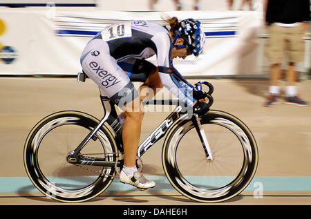 Colorado Springs, Colorado, USA. 13. Juli 2013. USA, Cari Higgins, konkurriert in der Frauen Punktefahren während der US-Grand Prix von Sprint, Seven-Eleven Velodrom, Colorado Springs, Colorado. Bildnachweis: Csm/Alamy Live-Nachrichten Stockfoto