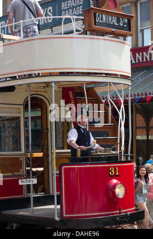 Restaurierte offenen Doppeldecker Blackpool Straßenbahn Nr. 31 in der Stadt Beamish Museum of Northern Life gekrönt Stockfoto