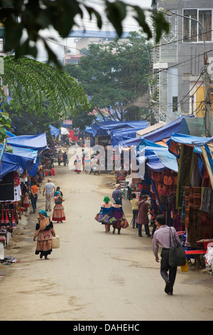 Sonntagsmarkt von Bac Ha. Lao Cai Provinz, Nord-Vietnam Stockfoto