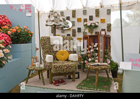Ein 50er Jahre Wohnzimmer auf dem Display im RHS Hampton Court Palace Flower show 2013 Stockfoto