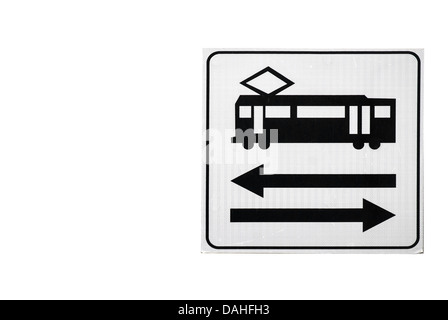 Straßenschild. Warnung, Straßenbahnen in beide Richtungen Stockfoto