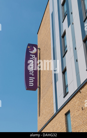 Premier Inn Hotel-Logo auf Ziegel Wand, Ipswich, Suffolk, UK. Stockfoto