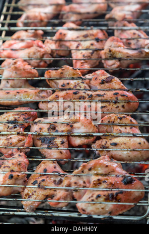 Saft marinierte Hähnchenflügel vom Grill Barbecue Stockfoto