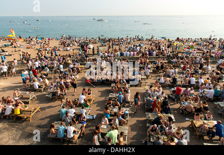 Überfüllten Strand Brighton Großbritannien England UK Stockfoto
