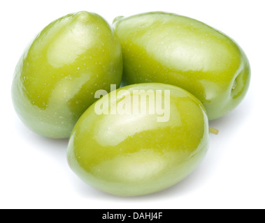 Grüne Oliven auf einem weißen Hintergrund. Stockfoto