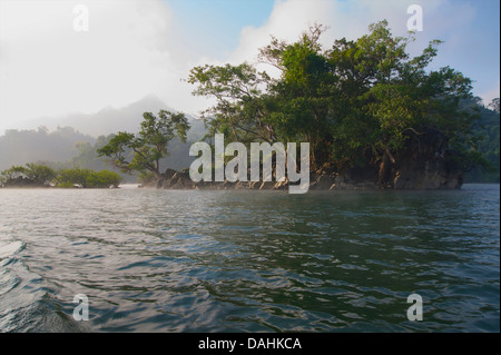 Ba Be See ist der größte natürliche See in Vietnam. Nam Mau Gemeinde, Bac Kan Bezirk Bac Kan Provinz. Northeast Vietnam Stockfoto