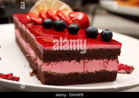 Leckere Erdbeere Schokoladentorte mit Gelee Erdbeere Stockfoto
