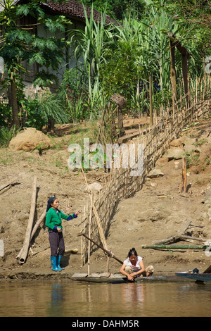 Reisen auf dem Fluss Nang und Ba, See. Vietnam Stockfoto