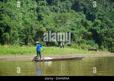 Reisen am Fluss Nang, Be Ba Nationalpark. Vietnam Stockfoto