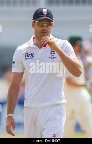 Nottingham, UK. 14. Juli 2013. James Anderson tagsüber Spiel fünf der ersten Investec Asche Test bei Trent Bridge Cricket Ground am 14. Juli 2013 in Nottingham, England. Bildnachweis: Mitchell Gunn/ESPA/Alamy Live-Nachrichten Stockfoto