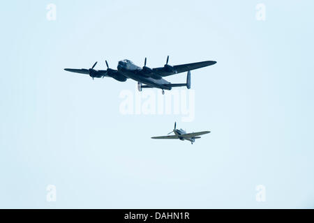 Battle of Britain Memorial Flight, RNAS Yeovilton Air Display, Lancaster und Hurricane Stockfoto