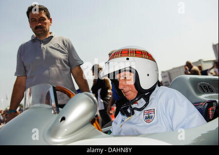 Chichester, UK. 14. Juli 2013. Sir Jackie Stewart bereitet sich auf eine 1954 Mercedes-Benz W196 während Tag3 der 2013 Goodwood Festival of Speed auf dem Gelände des Goodwood House fahren. Bildnachweis: Aktion Plus Sport/Alamy Live-Nachrichten Stockfoto