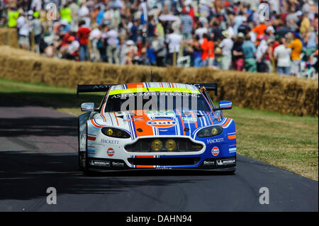 Chichester, UK. 14. Juli 2013. Bruno Senna fährt ein 2013 Le Mans Aston Martin Vantage GT3 bei Tag3 des 2013 Goodwood Festival of Speed auf dem Gelände des Goodwood House. Bildnachweis: Aktion Plus Sport/Alamy Live-Nachrichten Stockfoto