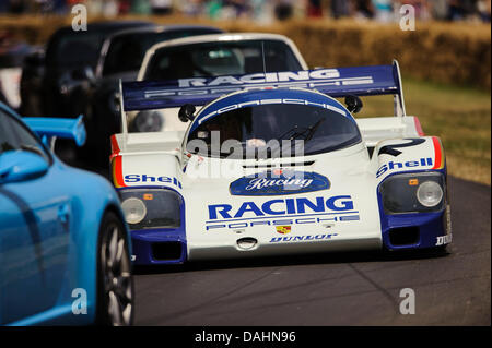 Chichester, UK. 14. Juli 2013. 1963 Porsche 962C in Aktion während der 3. Tag des 2013 Goodwood Festival der Geschwindigkeit auf dem Gelände des Goodwood House. Bildnachweis: Aktion Plus Sport/Alamy Live-Nachrichten Stockfoto