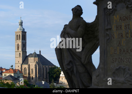 Archdecanal St. James's Kathedrale und Vlassky Dvur, Kutna Hora, Tschechien, Blick vom Main Korzo Straße in der Nähe von St.Barbora Stockfoto