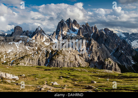 Panoramablick über das Cristallo und Sorapis Berg Gruppen, Dolomiten, Veneto, Italien Stockfoto